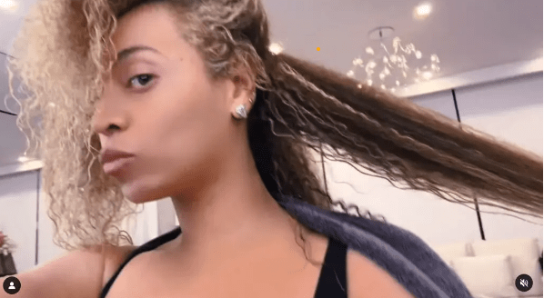 Beyoncé showcased herself washing her hair